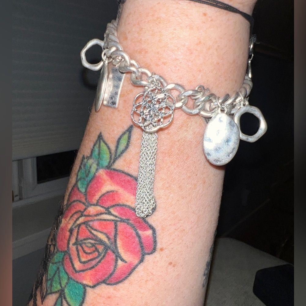 Beautiful silver plated charm bracelet - Picture 2 of 8